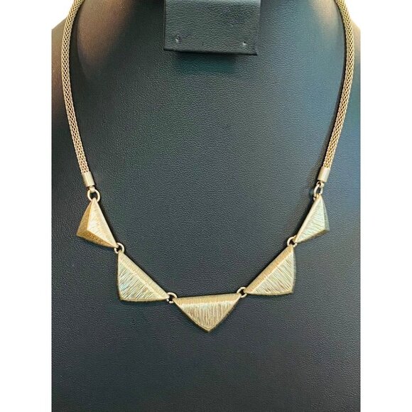 Goldtone Triangle Necklace 17"-20" Lays Flat Lobster Clasp - Picture 9 of 16